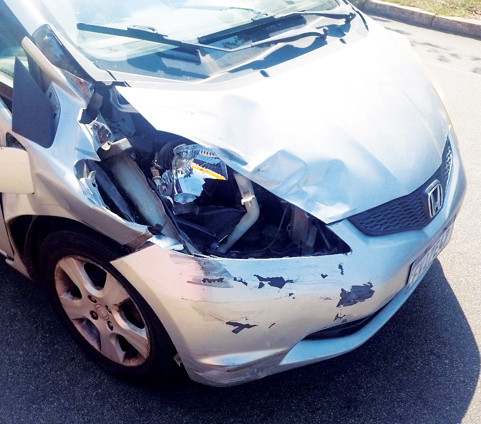 Acidente de Trânsito com vítimas no cruzamento da Rua General Osório com a Avenida Pio XII entre moto e dois automóveis