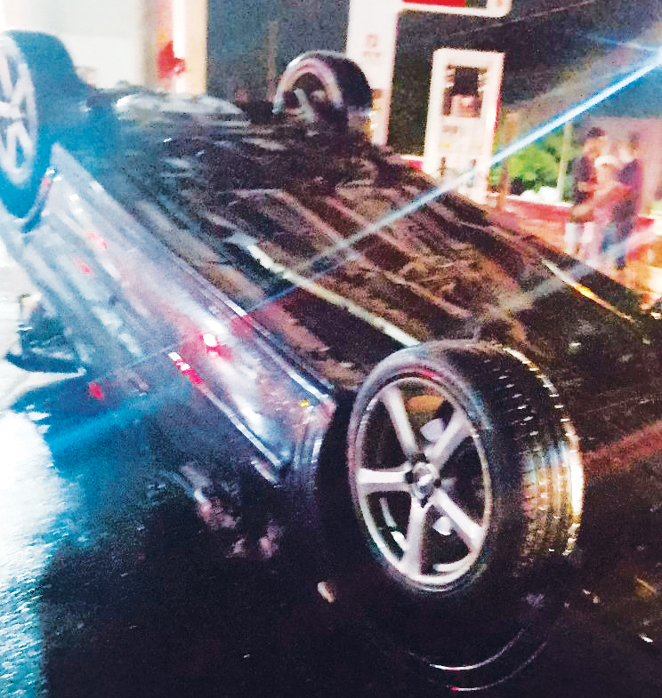 Acidente tem capotamento de veículo na Avenida José Annicchino